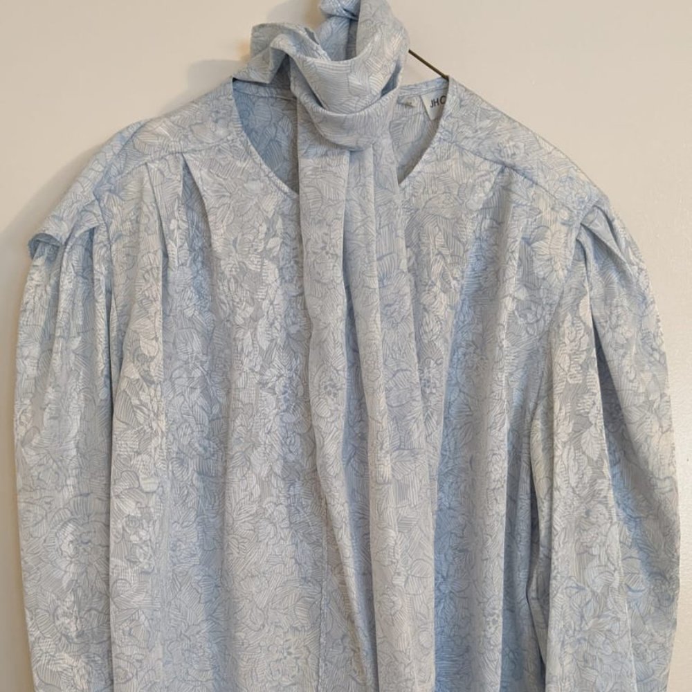 JH Collectable Light Blue Floral Blouse Size 12 with Matching Scarf